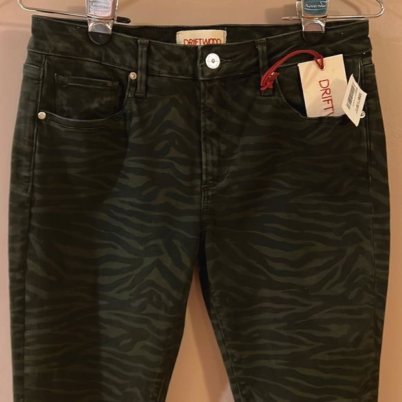 Driftwood Jackie Jeans - Picture 3 of 7